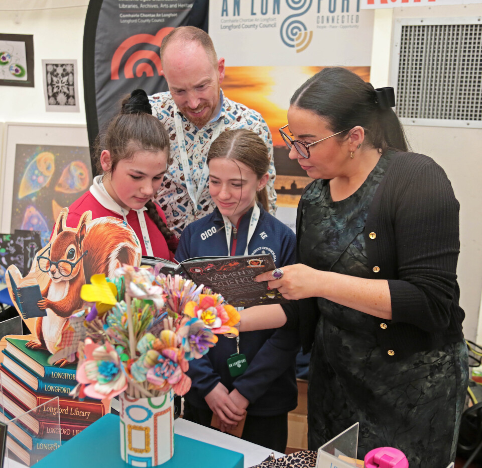 Ciaran-Lennon,-students-from-Stonepark-and-Kenagh-and-Kim-Taylor,-Longford-Libraries Ciaran-Lennon,-students-from-Stonepark-and-Kenagh-and-Kim-Taylor,-Longford-Libraries